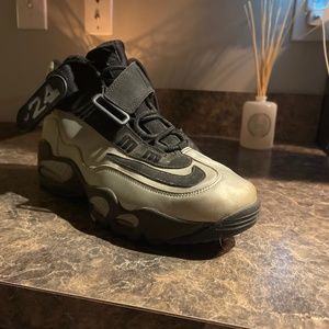 Nike Griffey’s-Platinum and Black Sz 10.5
